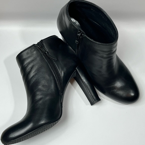 Stuart Weitzman Shoes - Stuart Weitzman Gran Black Nappa 4” Heel Side Zip Bootie Size 6.5 M